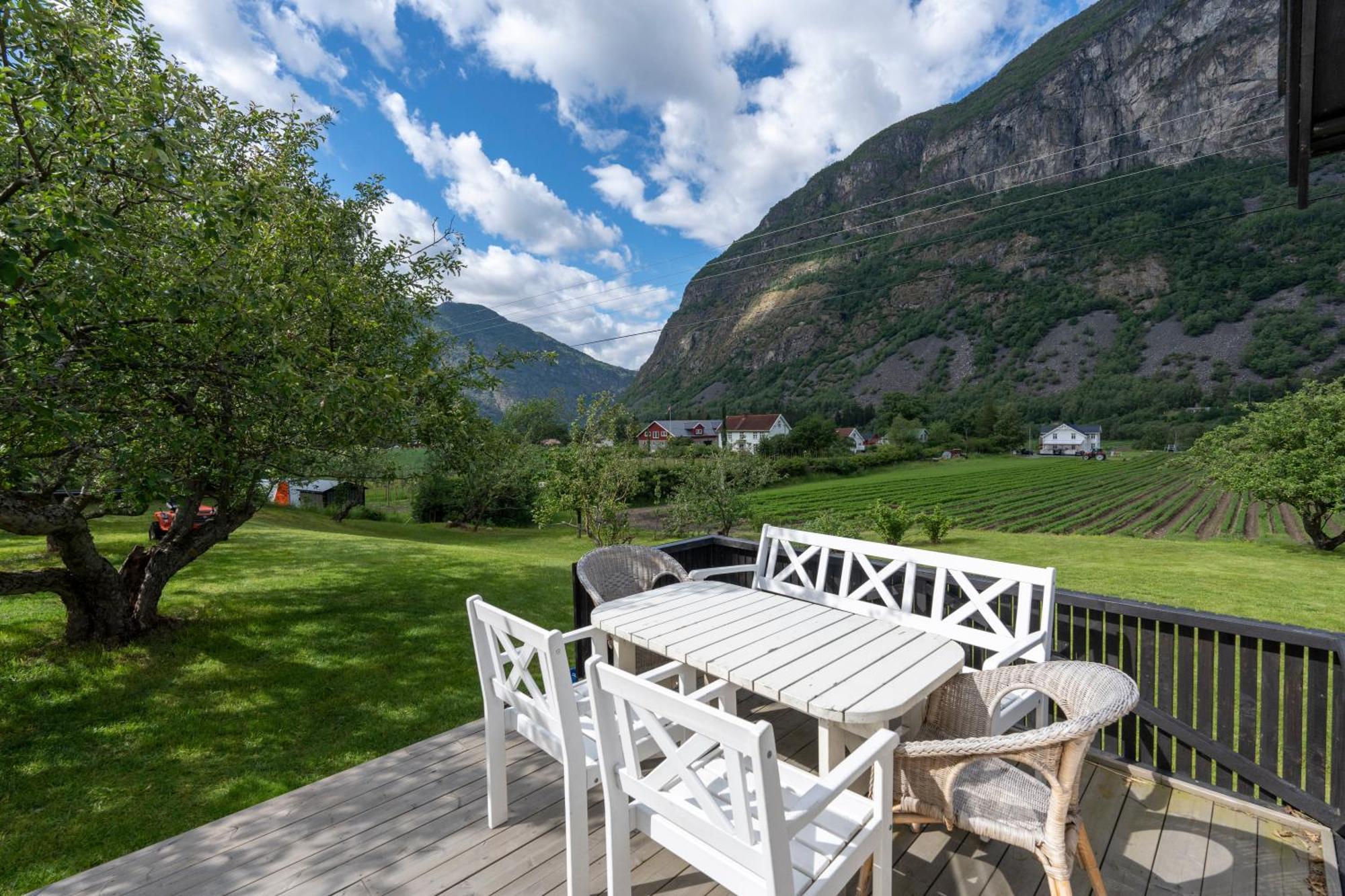 Jordeplegarden Holiday Home - Part Of A Farm - Two Buildings - Close To Flam Lærdalsøyri Exterior foto