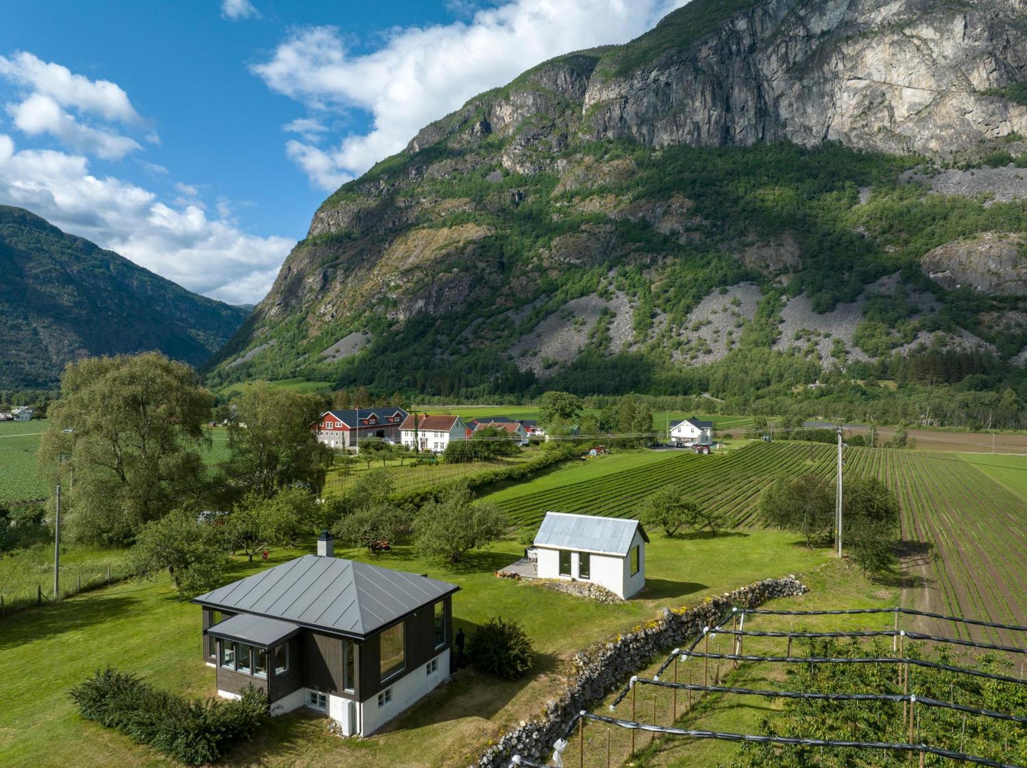 Jordeplegarden Holiday Home - Part Of A Farm - Two Buildings - Close To Flam Lærdalsøyri Exterior foto